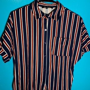Button up short sleeves with stripes.